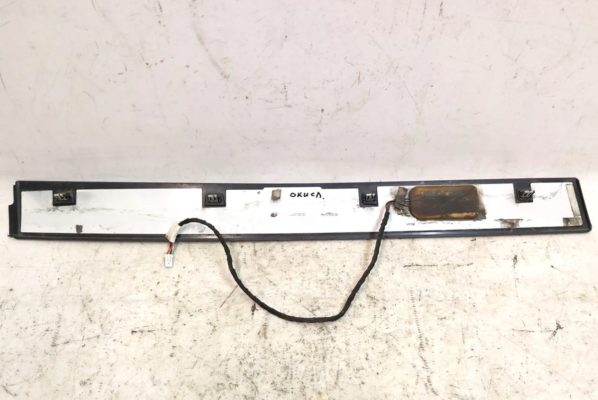 3 Накладка двери задней левой наружная нижняя с датчиком Tesla model X 1097663-00-B 1063444-00-B 1067553-00-B