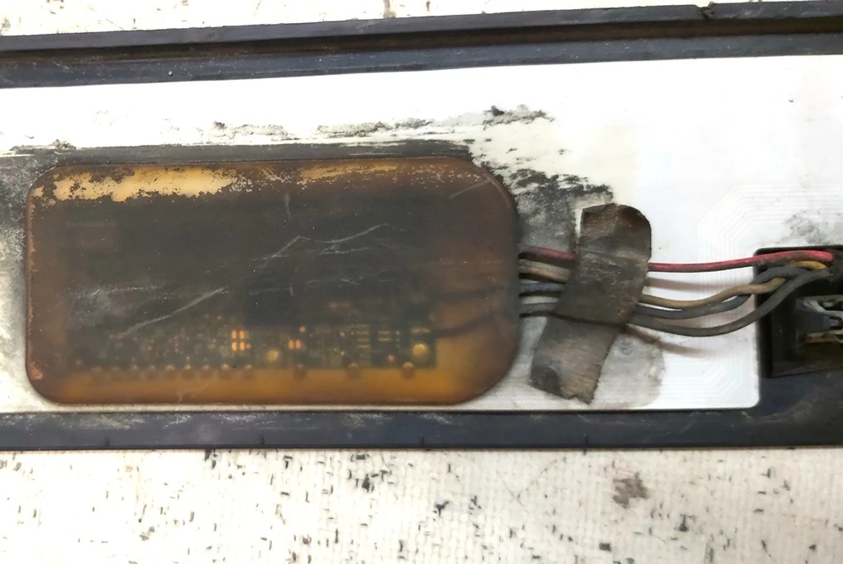 3 Накладка двери задней левой наружная нижняя с датчиком Tesla model X 1097663-00-B 1063444-00-B 1067553-00-B