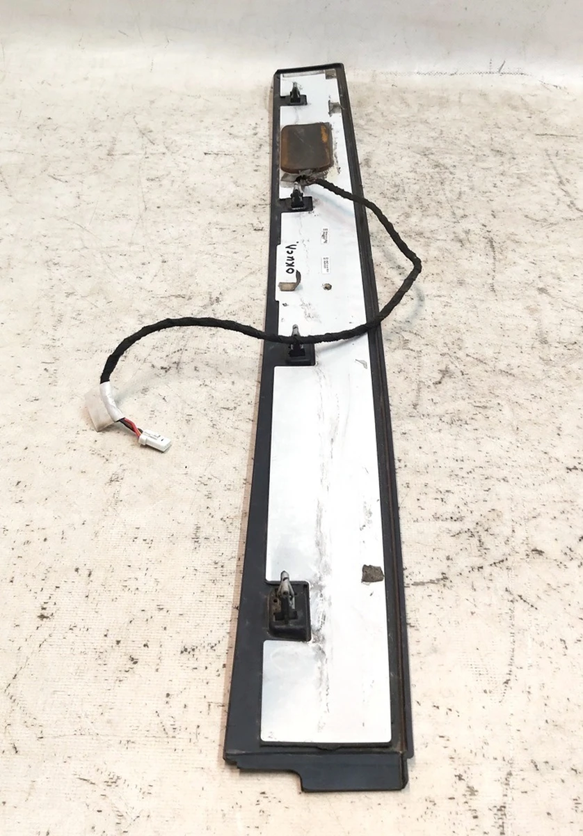 3 Накладка двери задней левой наружная нижняя с датчиком Tesla model X 1097663-00-B 1063444-00-B 1067553-00-B