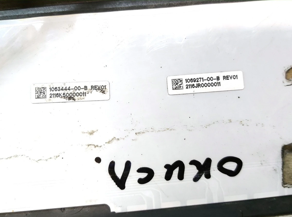 3 Накладка двери задней левой наружная нижняя с датчиком Tesla model X 1097663-00-B 1063444-00-B 1067553-00-B