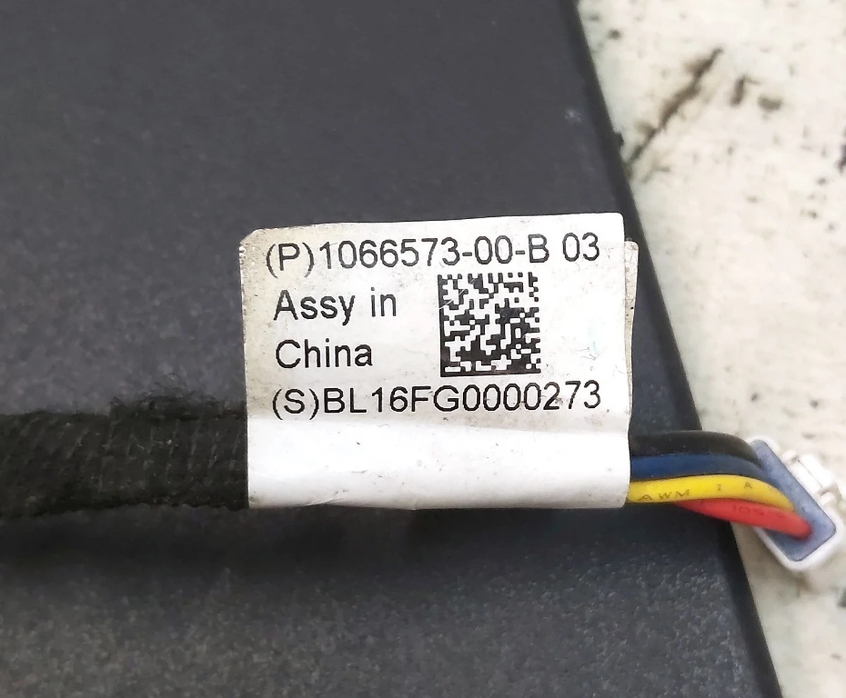 3 Накладка двери задней правой наружная нижняя с датчиком Tesla model X 1097664-00-B 1063445-00-B 1067553-00-B