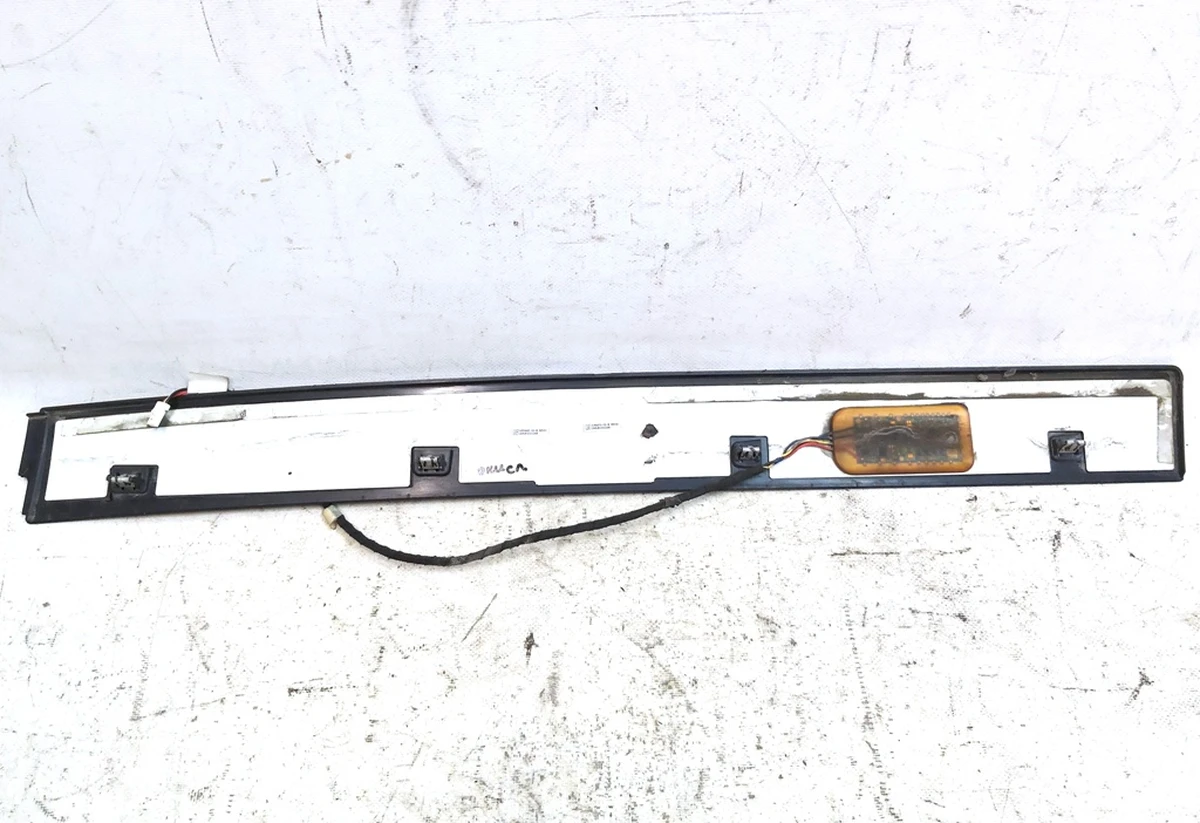 3 Накладка двери задней правой наружная нижняя с датчиком Tesla model X 1097664-00-B 1063445-00-B 1067553-00-B