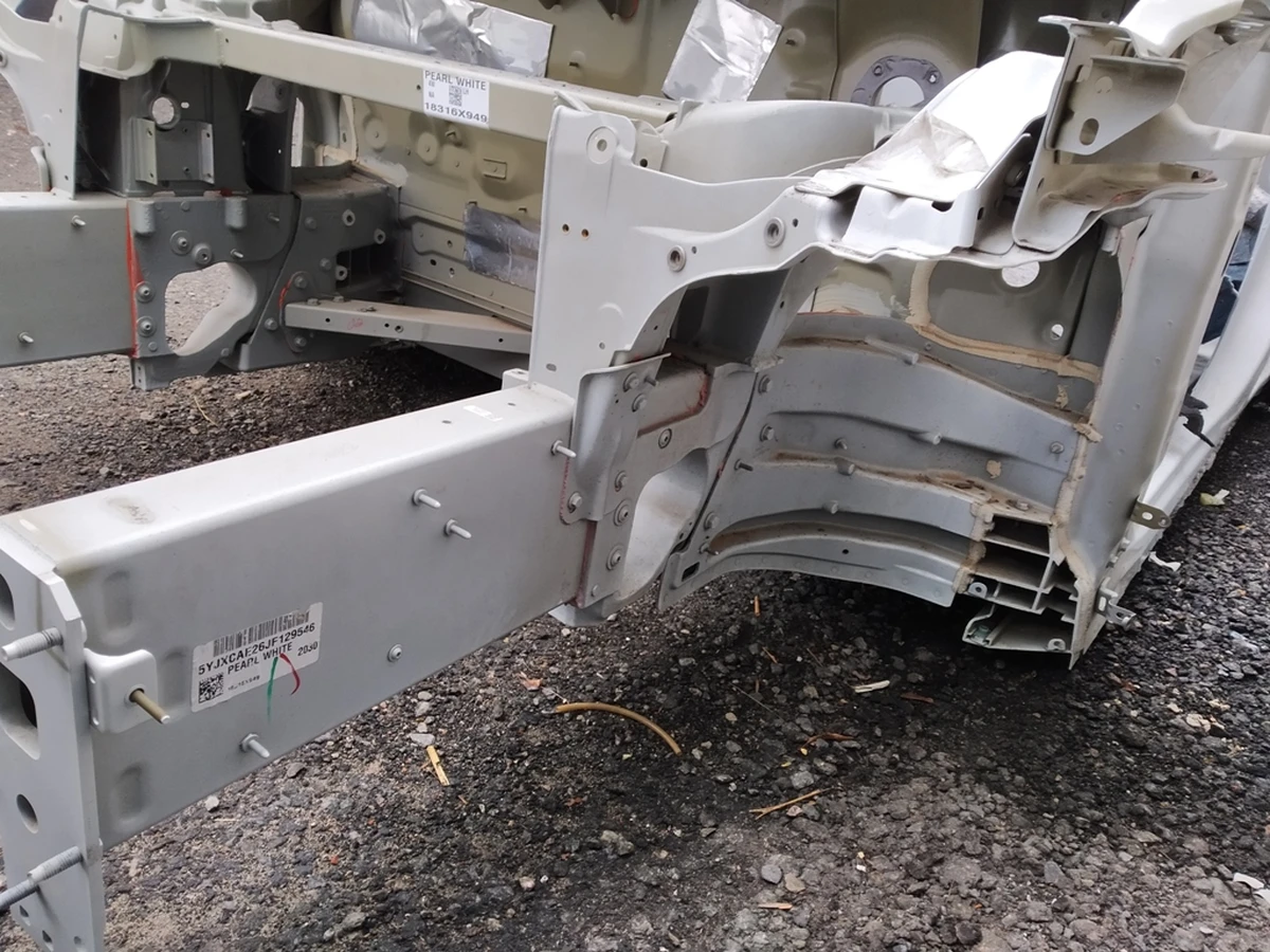 Quarter front left wing assembly with spar and wing shelf {MX} 1069415-S0-E