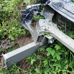 3 Чверть передня права склянка в зборі з лонжероном та полицею крила Tesla model X 1069416-S0-E