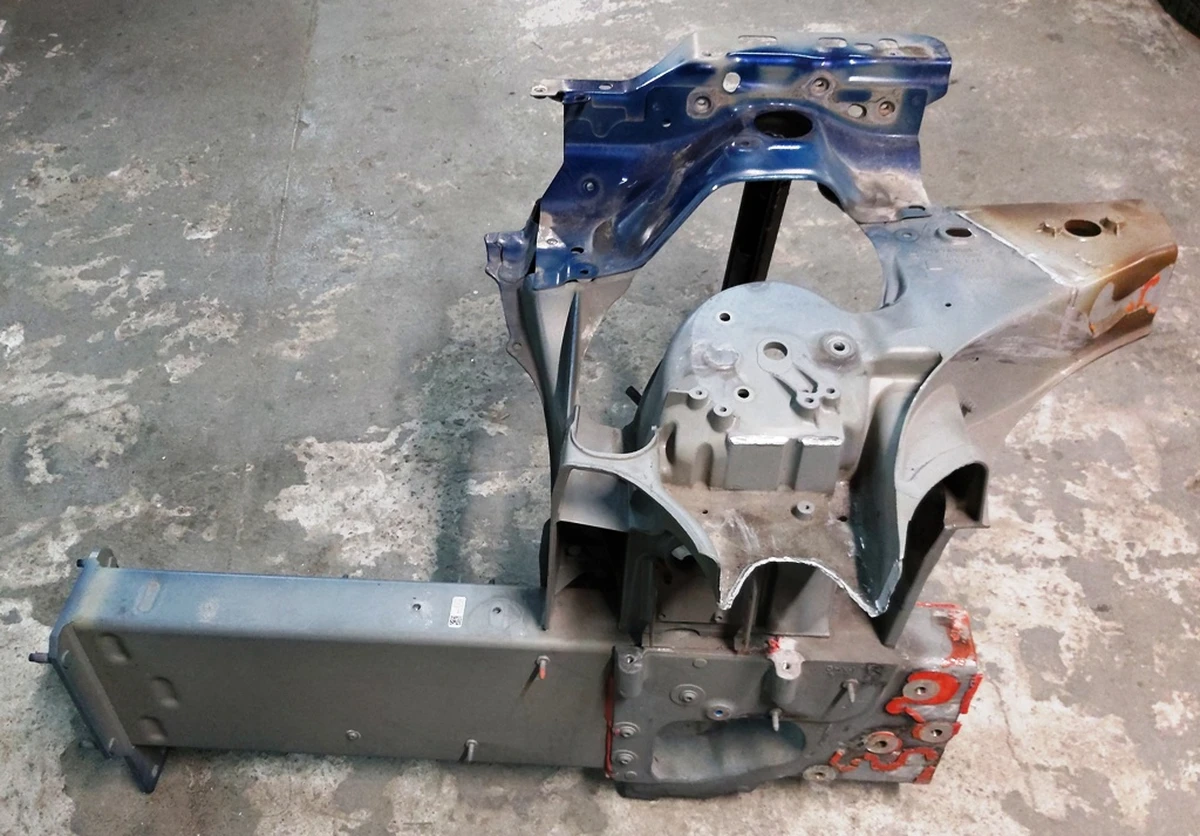 3 Чверть передні праві стакан в зборі з лонжероном і полицею крила Tesla model X 1069416-S0-E