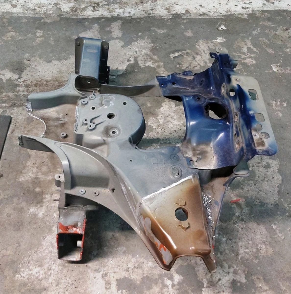 3 Чверть передні праві стакан в зборі з лонжероном і полицею крила Tesla model X 1069416-S0-E