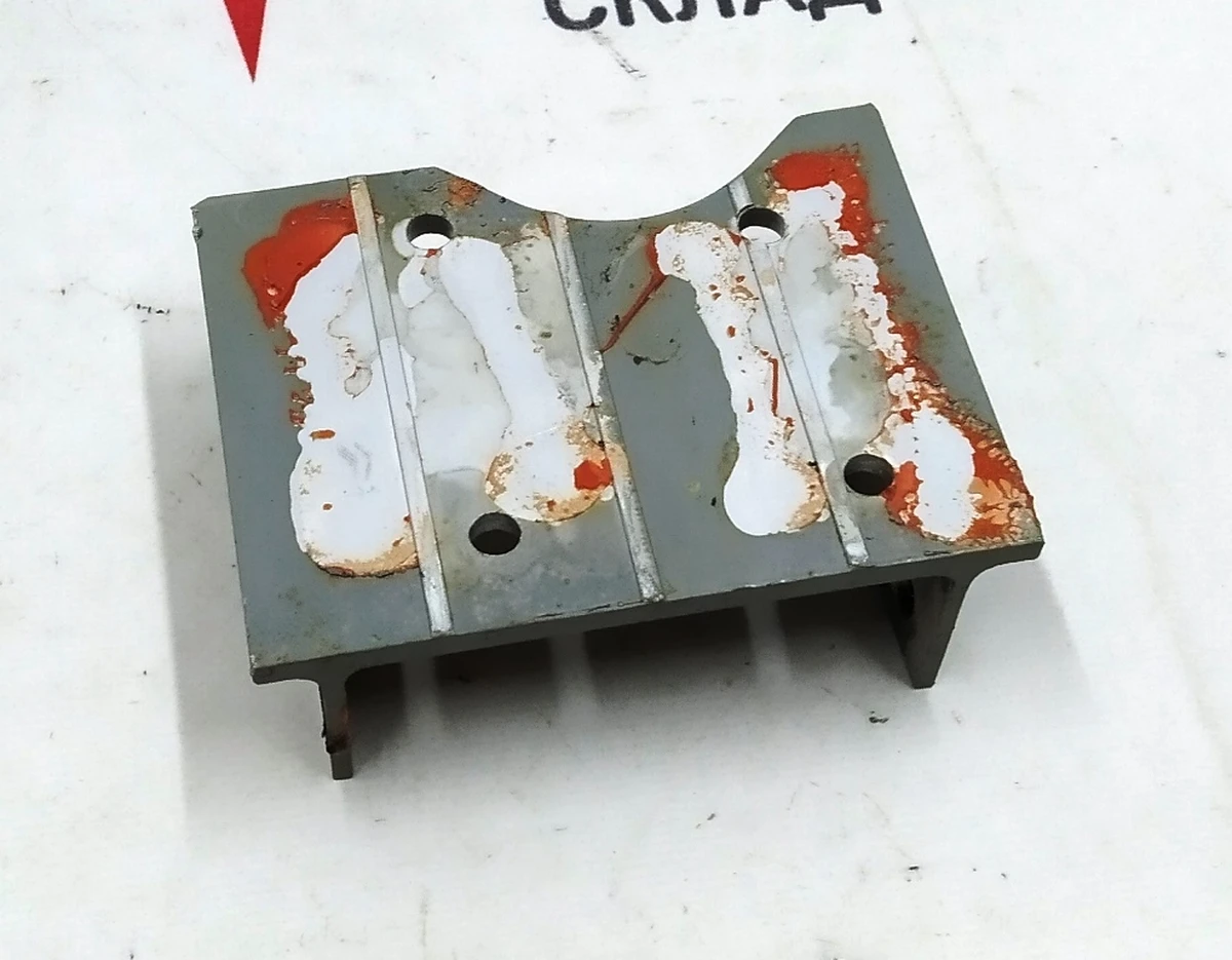 19 Чверть передня права кронштейн кріплення кронштейна кріплення переднього мотора Tesla model X 1069433-S0-A