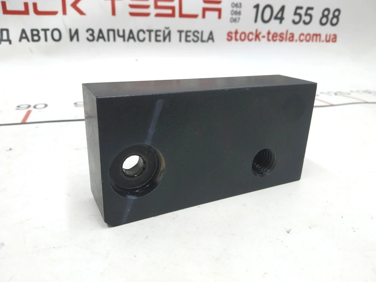 20 Гайка заставна кронштейна кріплення двигуна Tesla model X 1069434-S0-B