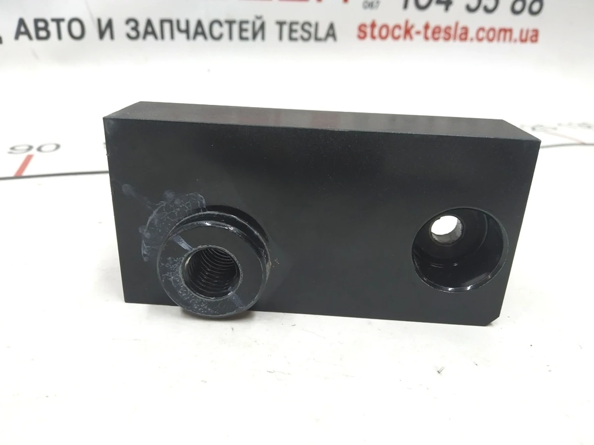 20 Гайка заставна кронштейна кріплення двигуна Tesla model X 1069434-S0-B