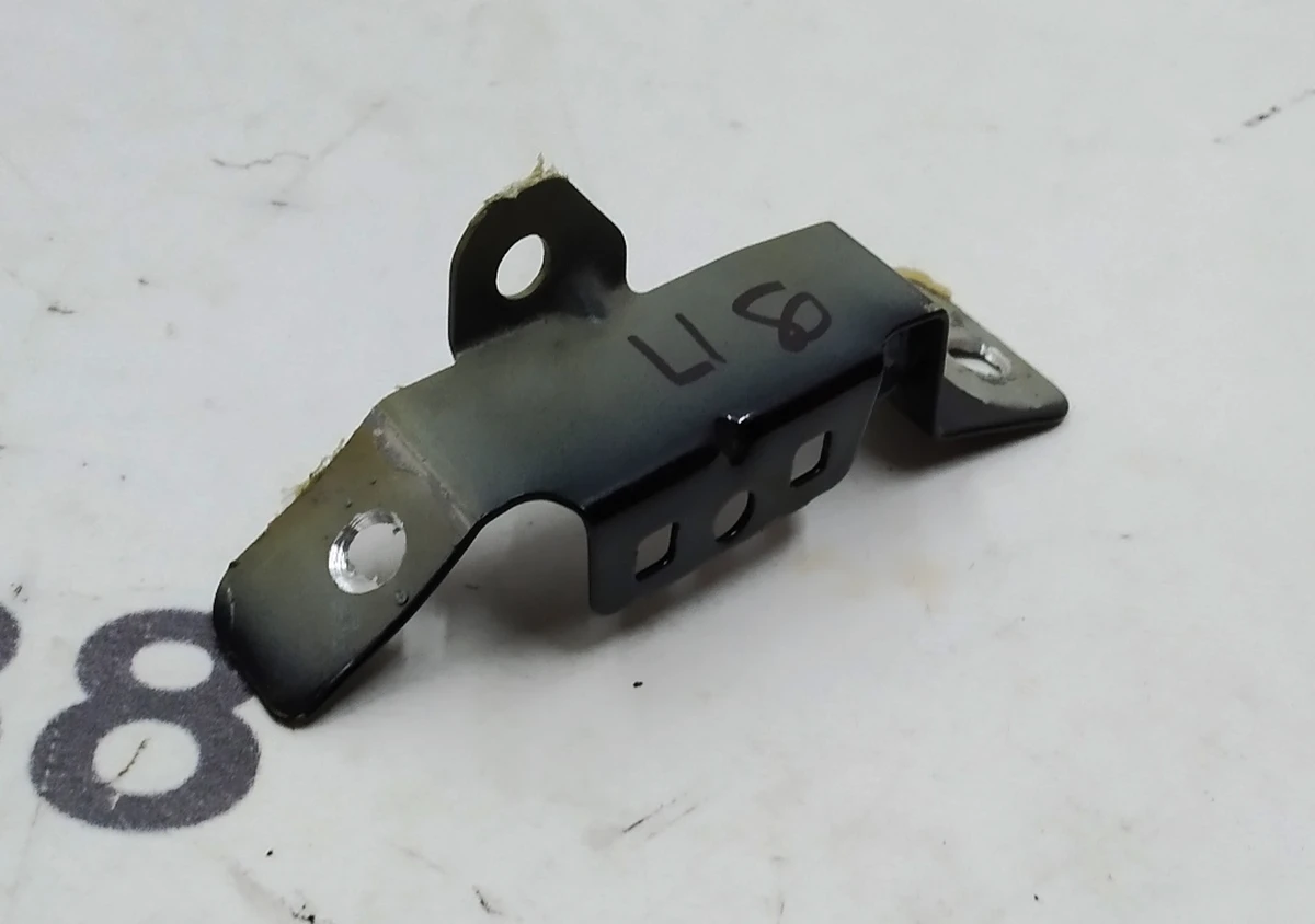 4 Bracket for fastening the body panel of the roof (panels) of the racks A / B, right rear upper Tesla model X 1069436-S0-A