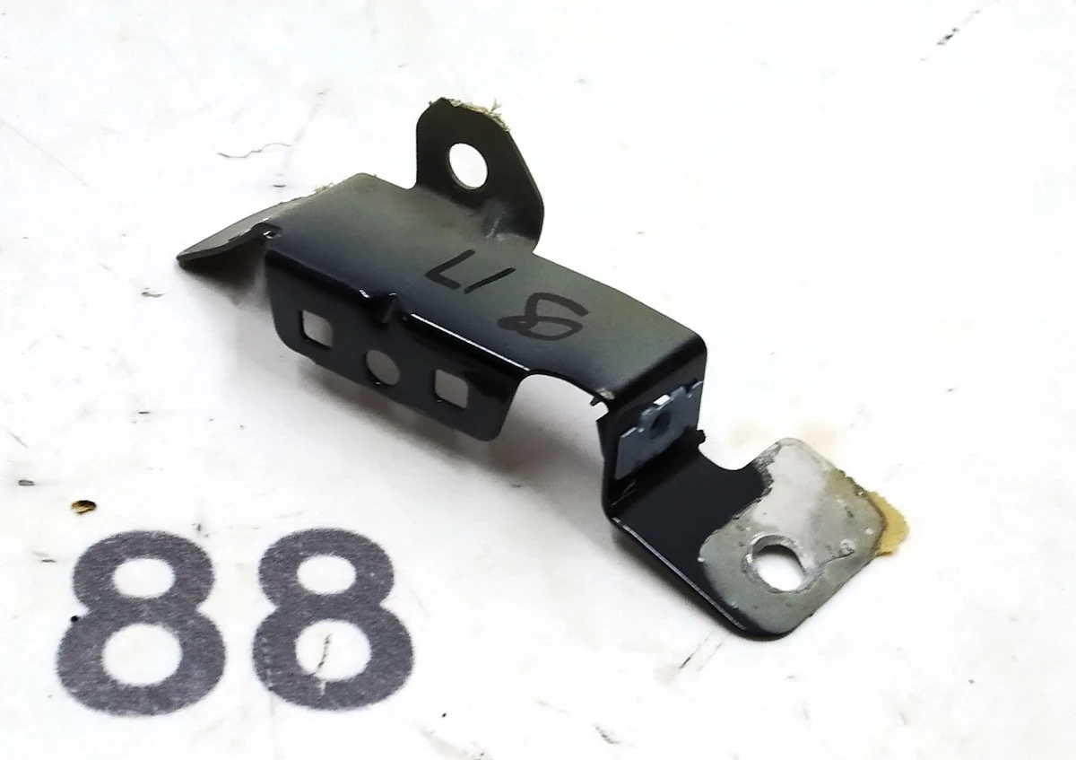 4 Bracket for fastening the body panel of the roof (panels) of the racks A / B, right rear upper Tesla model X 1069436-S0-A