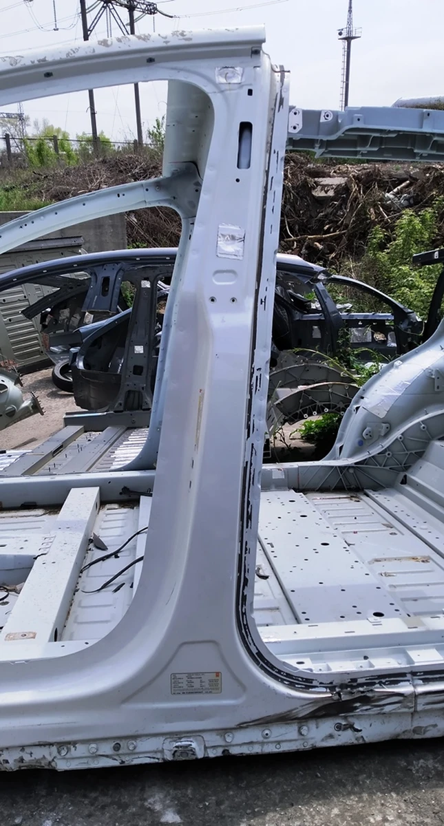 14 Кузовная панель левой стойки B (средней) в сборе Tesla model X 1069457-S0-C