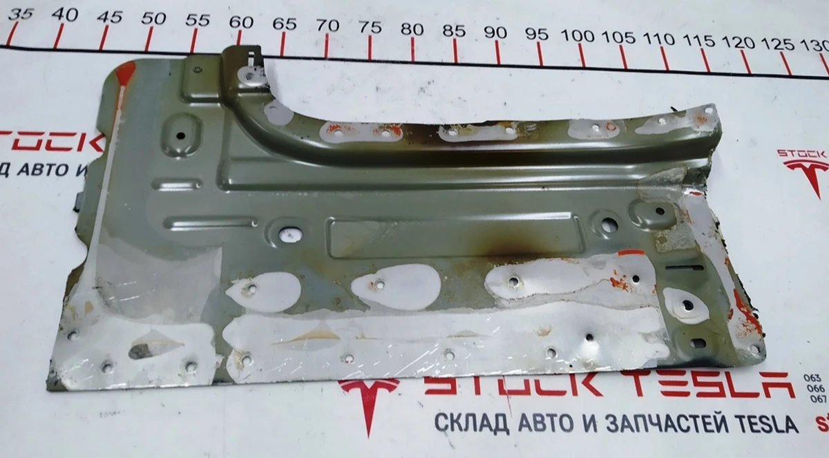 Кузовная панель крыши (филенка) центральной перемычки (между стоек B) правая Tesla model X 1069458-S0-C