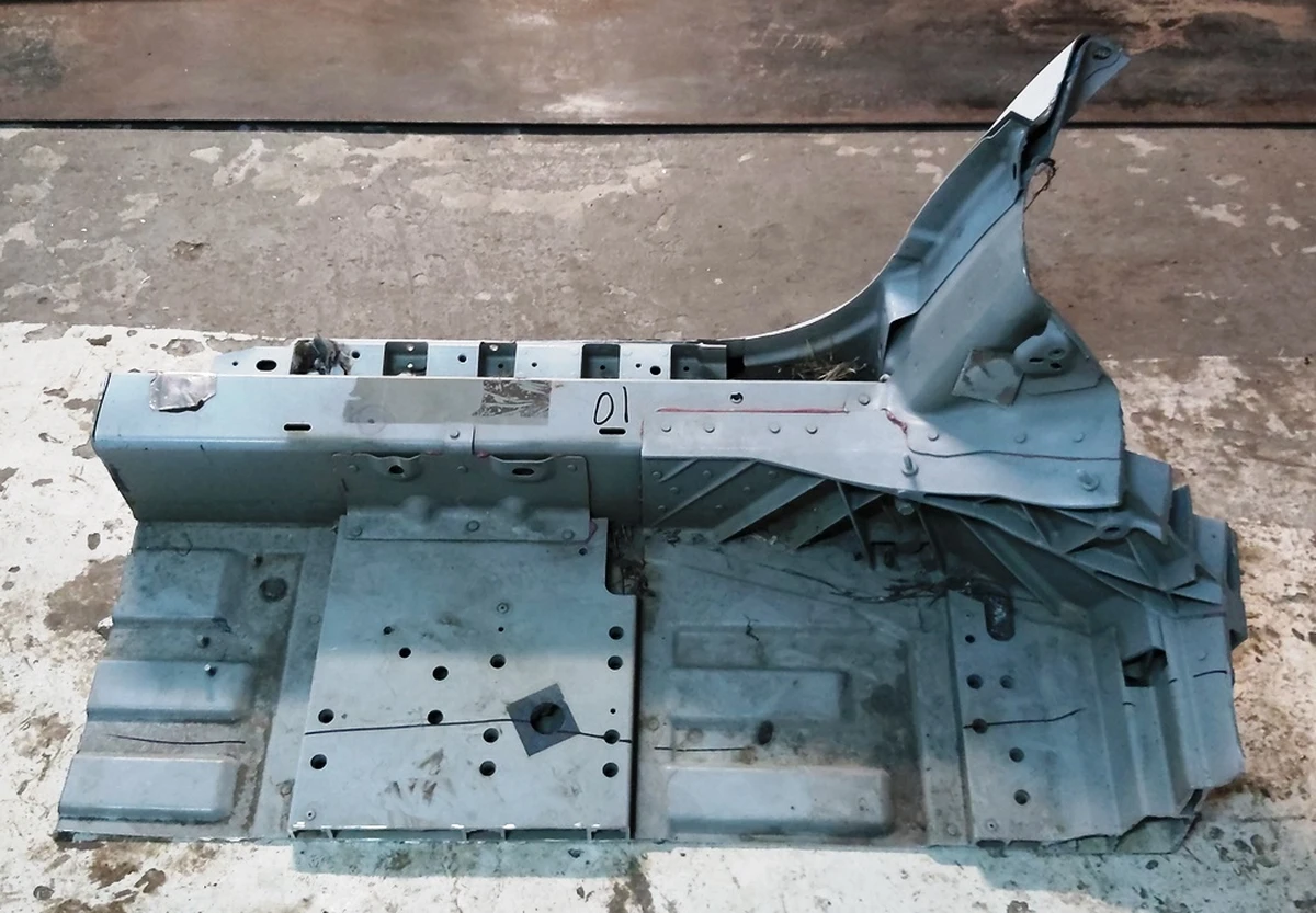 1 Чверть задня права фрагмент Tesla model X 1069464-S0-B