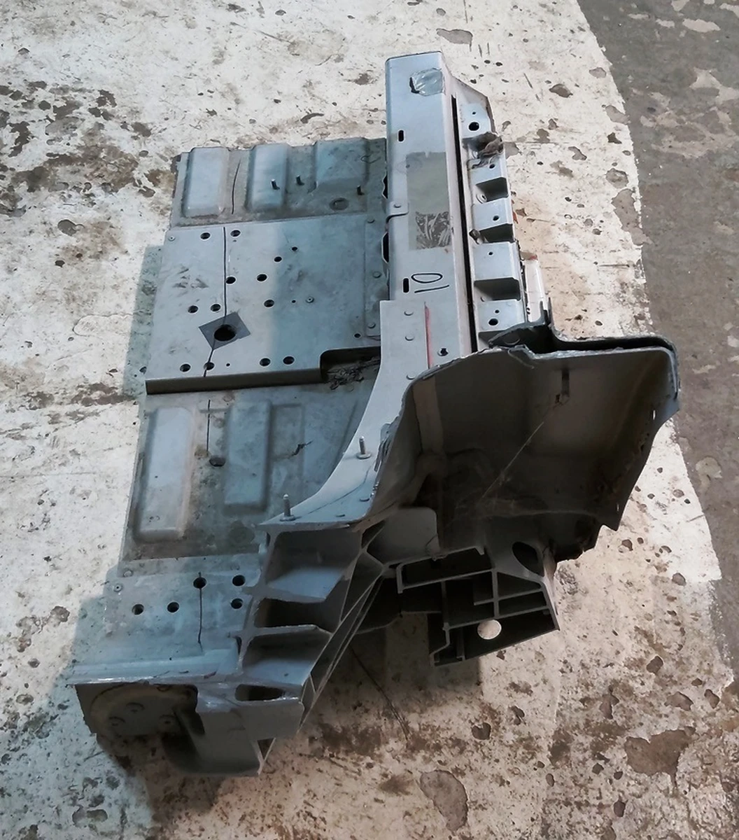 1 Чверть задня права фрагмент Tesla model X 1069464-S0-B