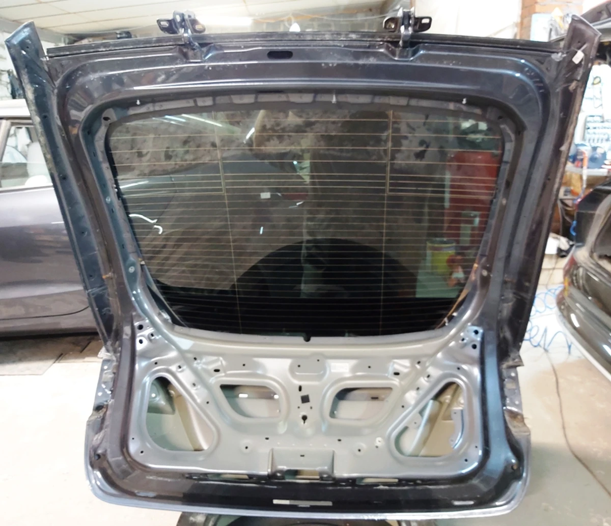 10 Кришка багажника (ляда) PMNG зі склом у частковому зборі з пошкодженням Tesla model X 1069546-E0-A