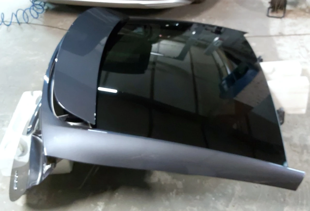 10 Кришка багажника (ляда) PMNG зі склом у частковому зборі з пошкодженням Tesla model X 1069546-E0-A