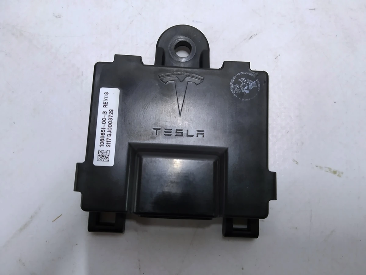 22 Блок контролю ручки дверей передньої правої 3.0 CTLR Tesla model S, model S REST 1069651-00-D