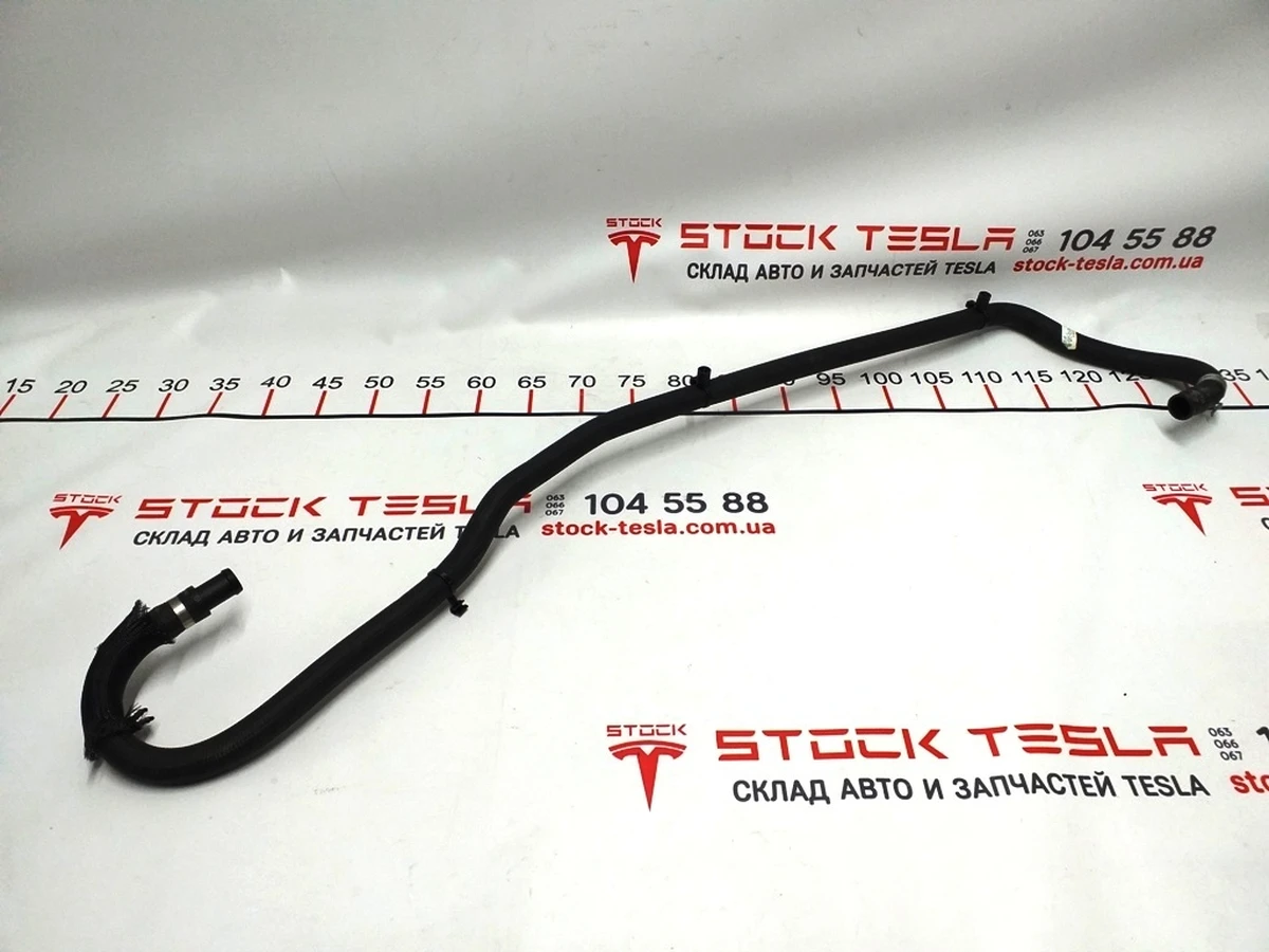 1 Шланг системи охолодження чарджер/вхід Tesla model S REST 1071610-00-D