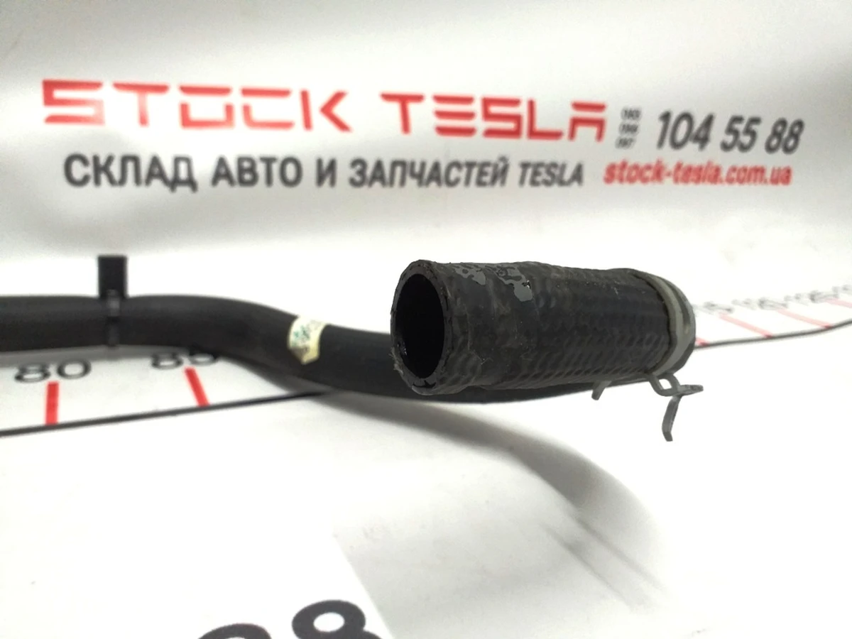 1 Шланг системи охолодження чарджер/вхід Tesla model S REST 1071610-00-D