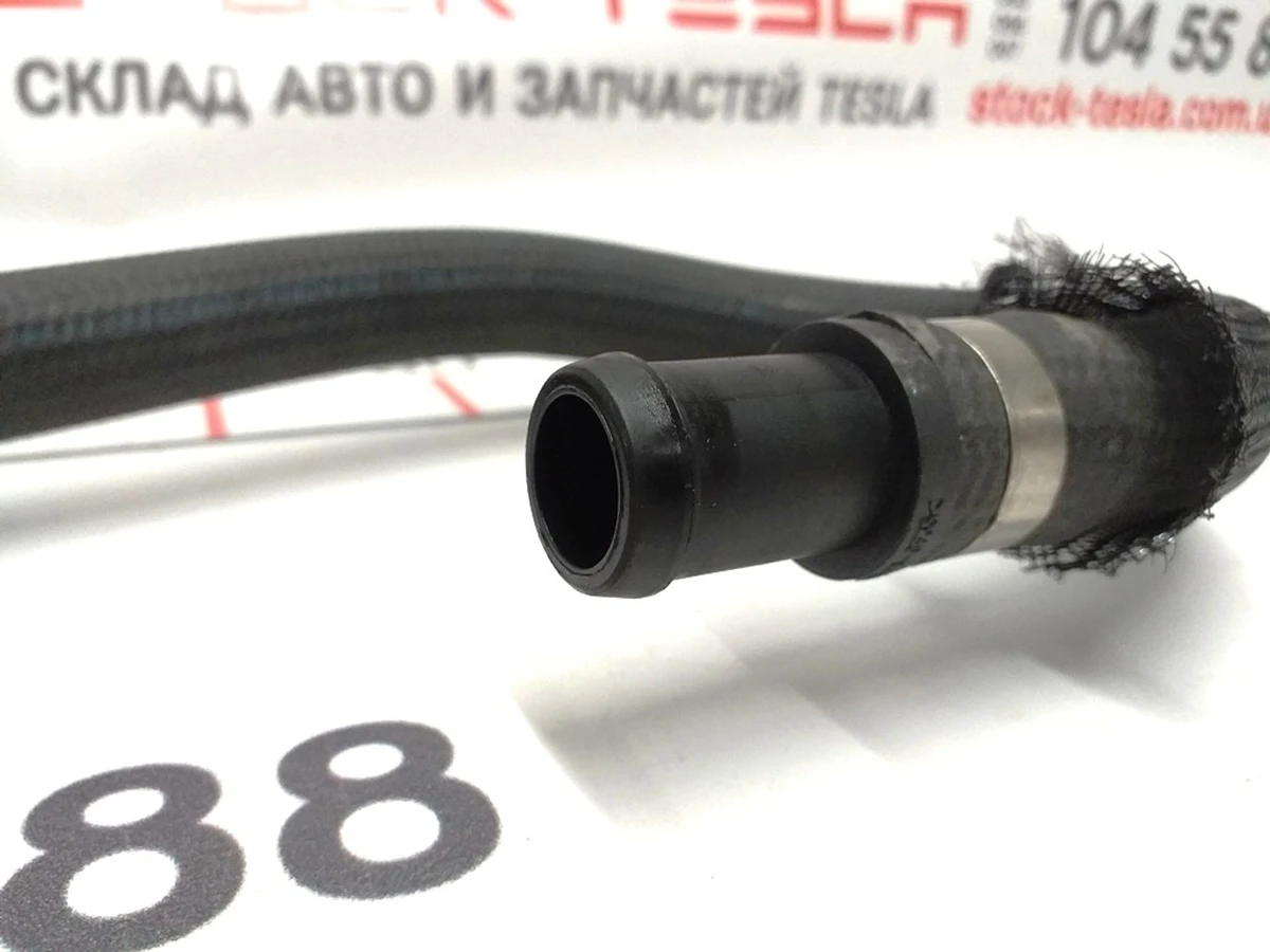 1 Шланг системи охолодження чарджер/вхід Tesla model S REST 1071610-00-D