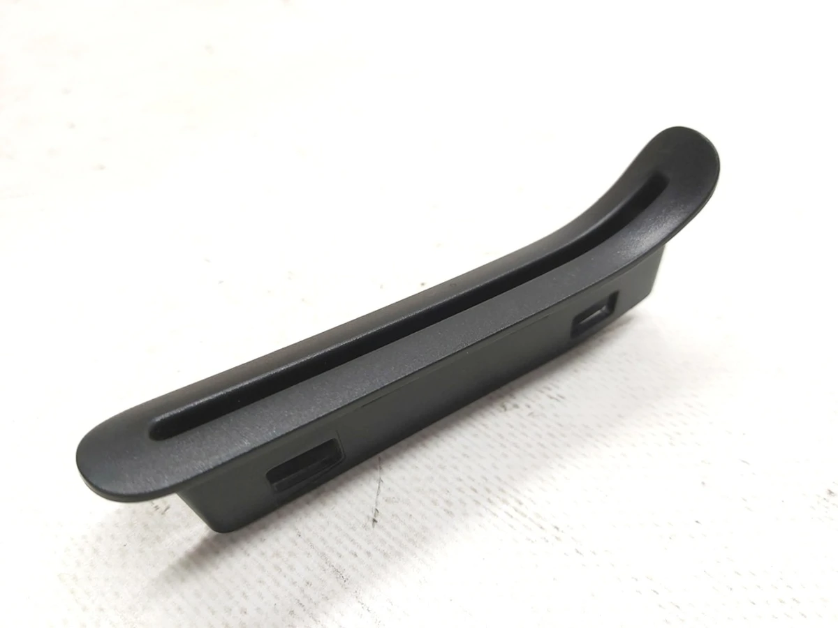 5 Cover decorative seat belt 2nd row of the left Tesla model X 1066804-00-B