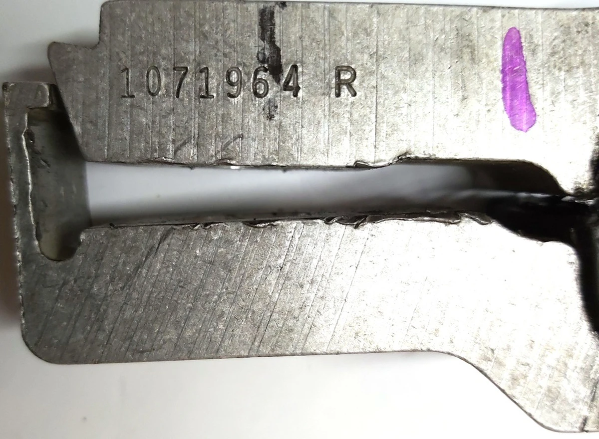 1 Bracket mounting stabilizer front right 26 mm Tesla model X 1027381-00-K