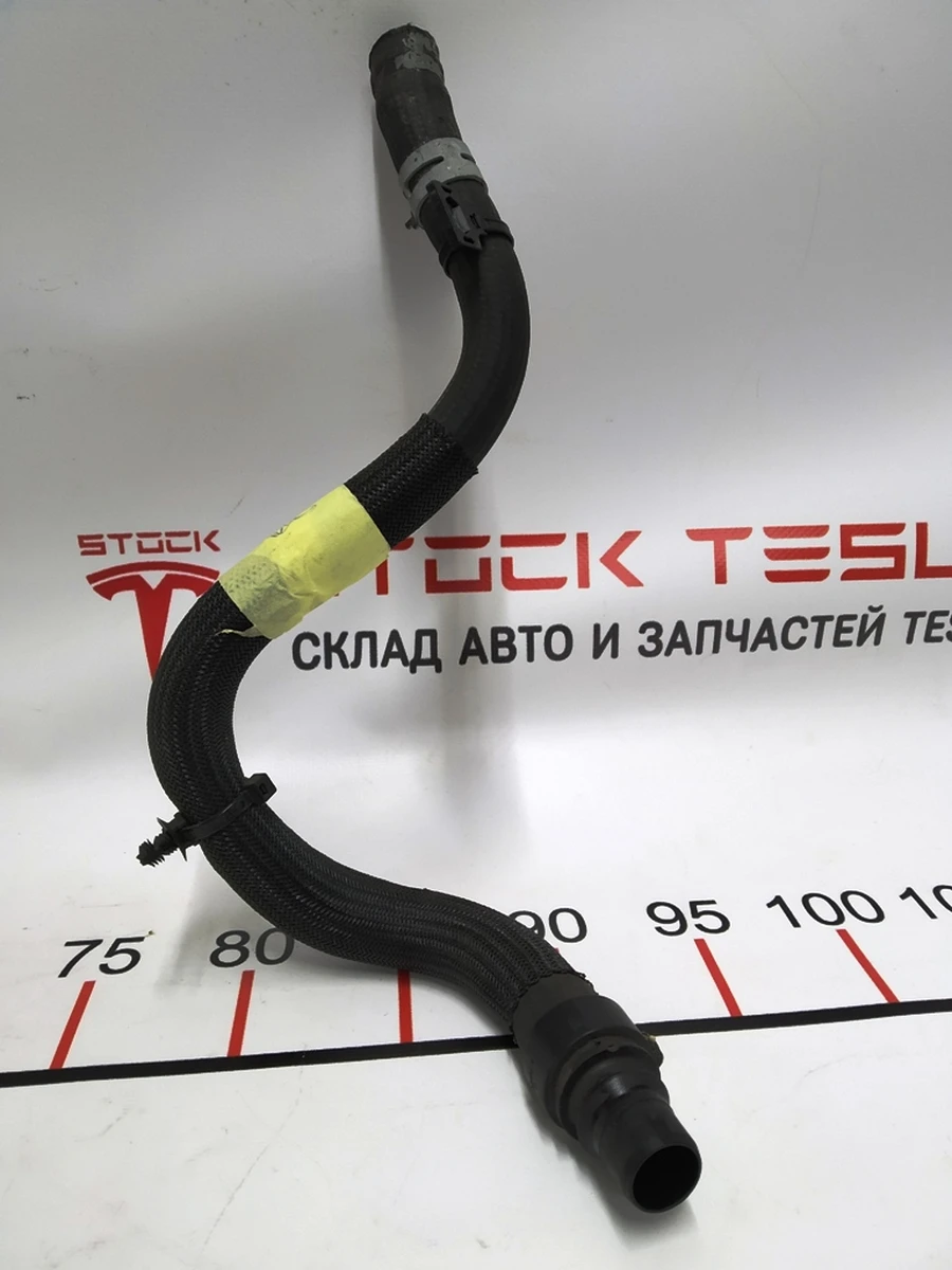 9 Шланг системы охлаждения мотора Tesla model S REST 1072148-00-B