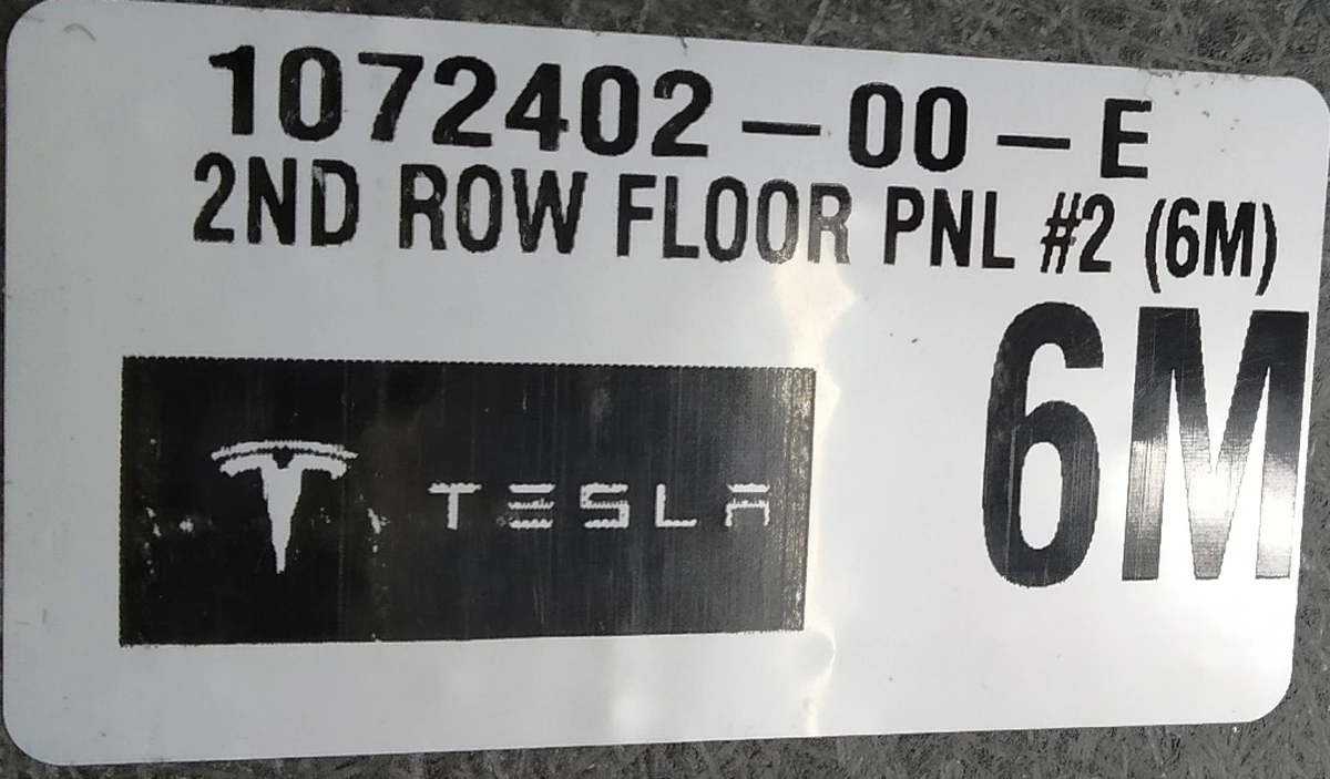 3 Панель підлоги 2 (2-ий ряд сидінь 6 місць) Tesla Model X 1072402-00-F