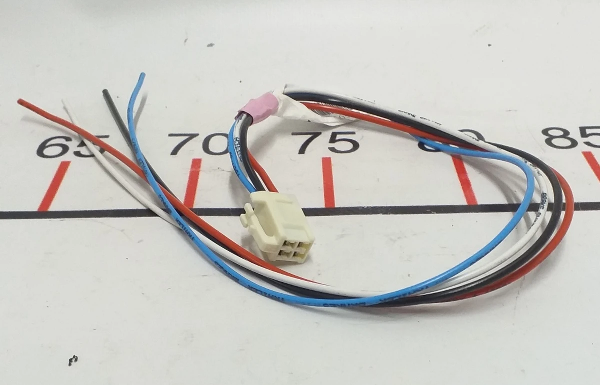 6 Адаптер стопсигналу для причепа (проводка) Tesla model X 1072586-00-A