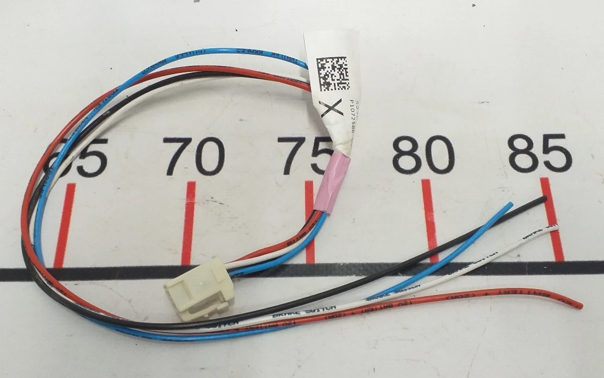 6 Адаптер стопсигналу для причепа (проводка) Tesla model X 1072586-00-A