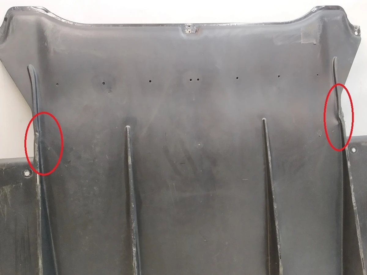 1 Защита днища задняя с повреждением Tesla model X 1072635-00-B