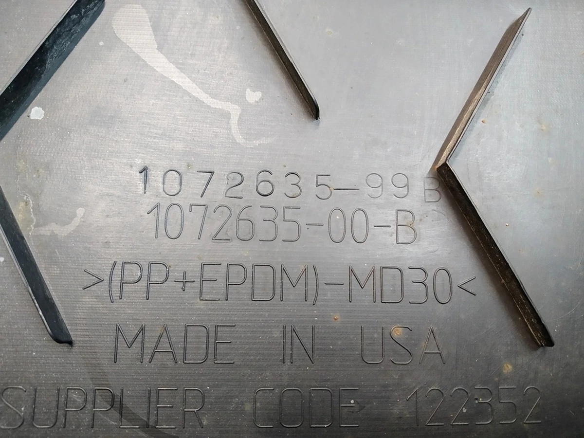 1 Защита днища задняя с повреждением Tesla model X 1072635-00-B