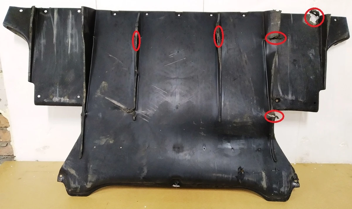 1 Rear underbody protection damaged Tesla model X 1072635-00-B