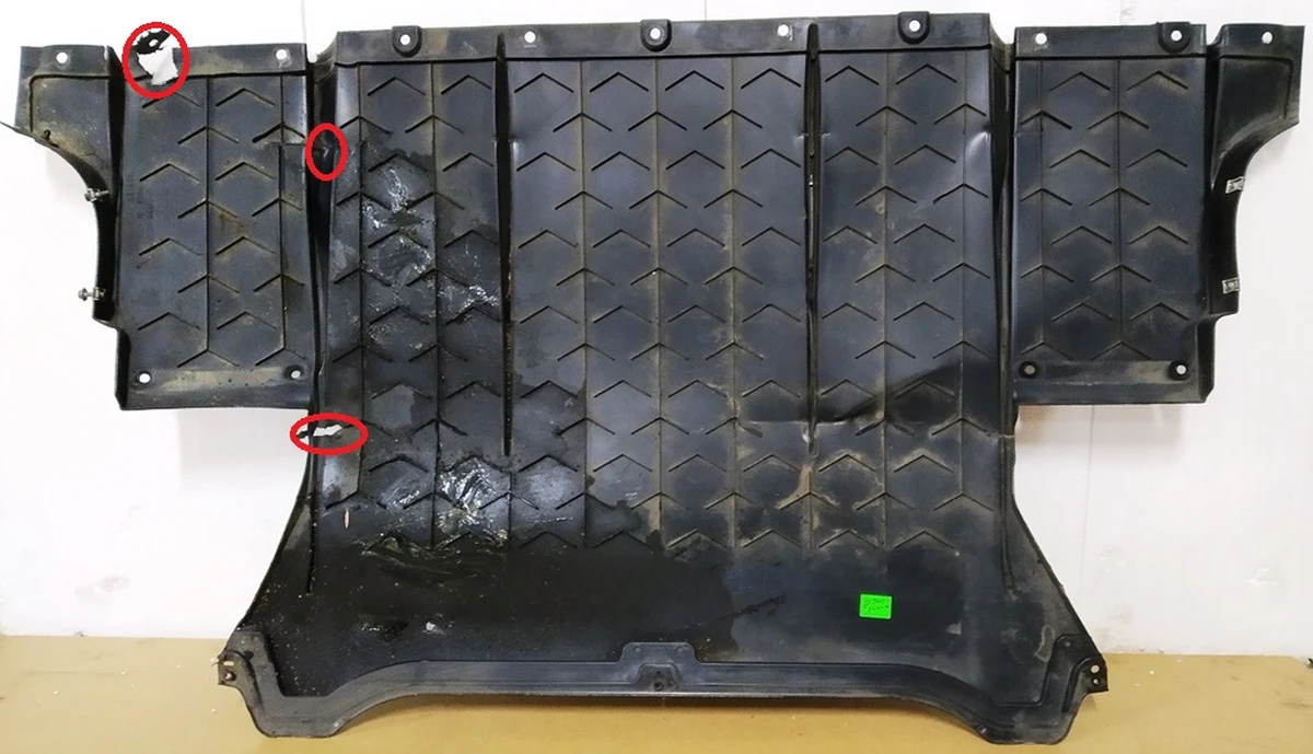 1 Rear underbody protection damaged Tesla model X 1072635-00-B