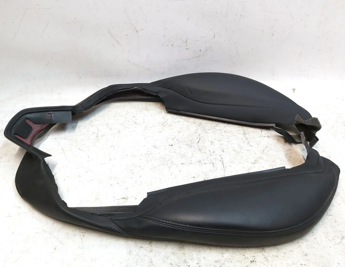 1 Обшивка боковой поддержки и кантика верхней части пассажирского сиденья PUR BLK Tesla model S REST, model X 1072769-06-B