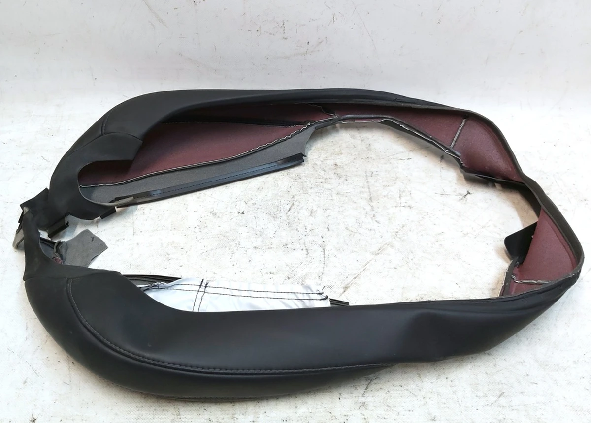 1 Обшивка боковой поддержки и кантика верхней части пассажирского сиденья PUR BLK Tesla model S REST, model X 1072769-06-B