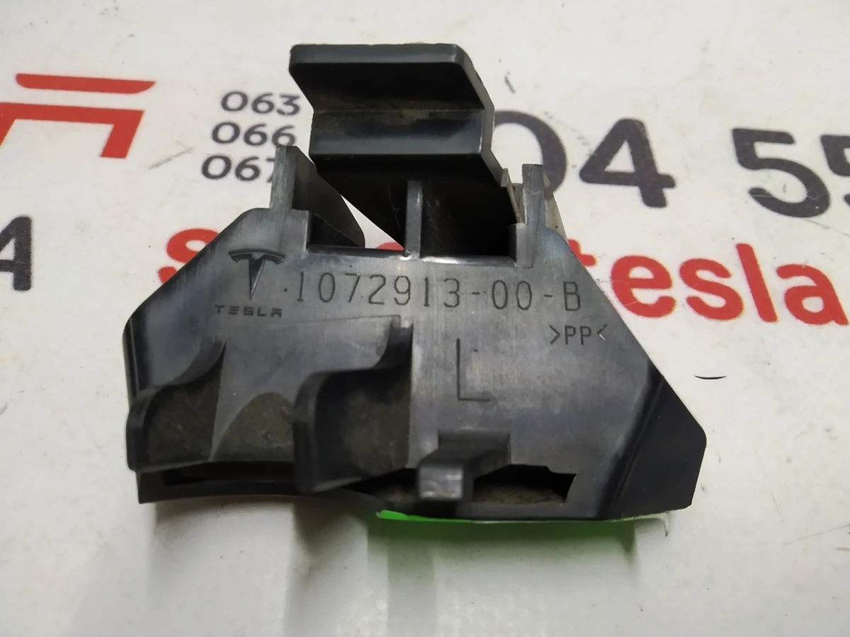 7 Напрямна бампера переднього ліва Tesla model S REST 1072913-00-B