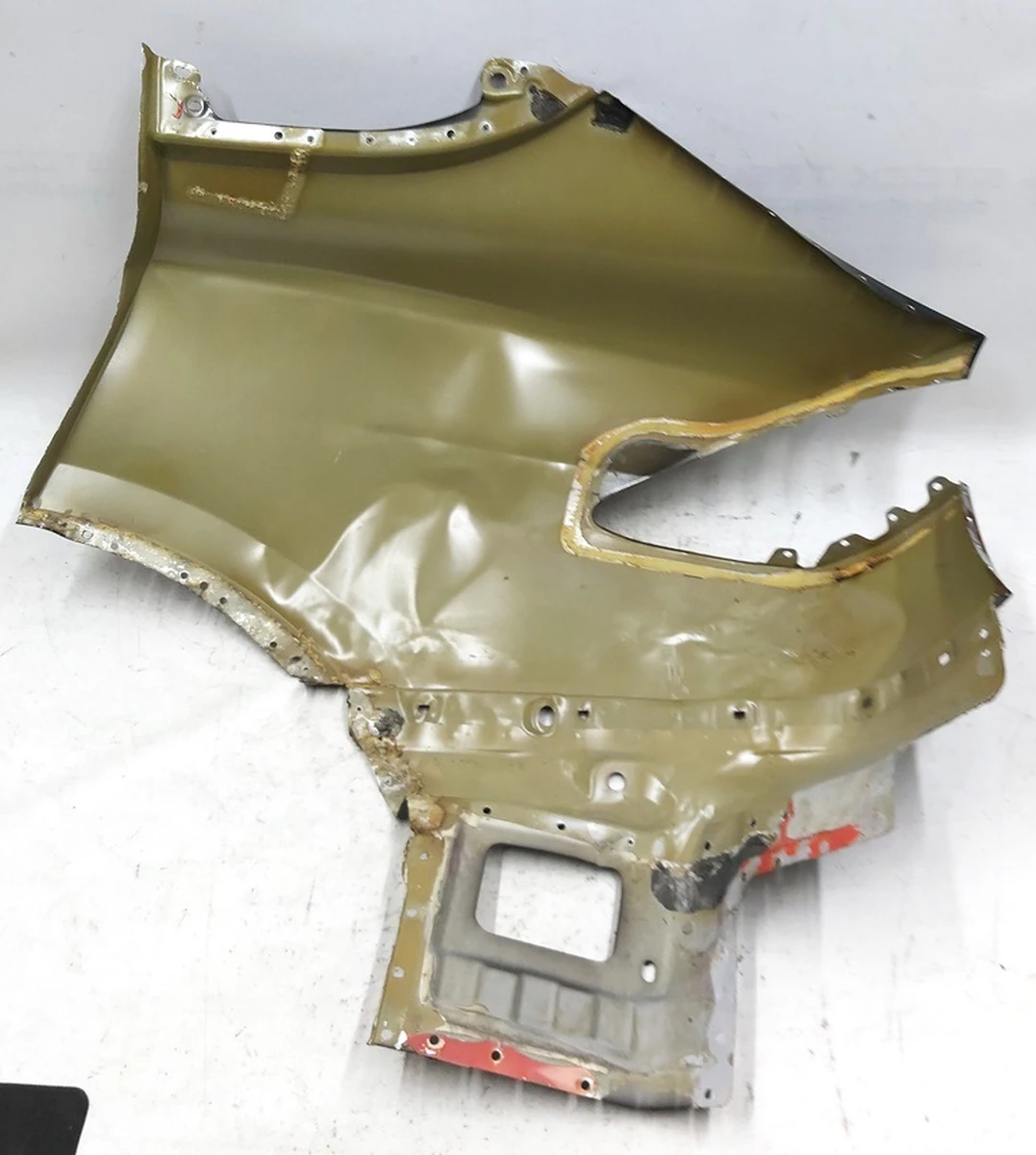 19 Чверть задня права крило без чобітка з пошкодженням Tesla model X 1073168-S0-B