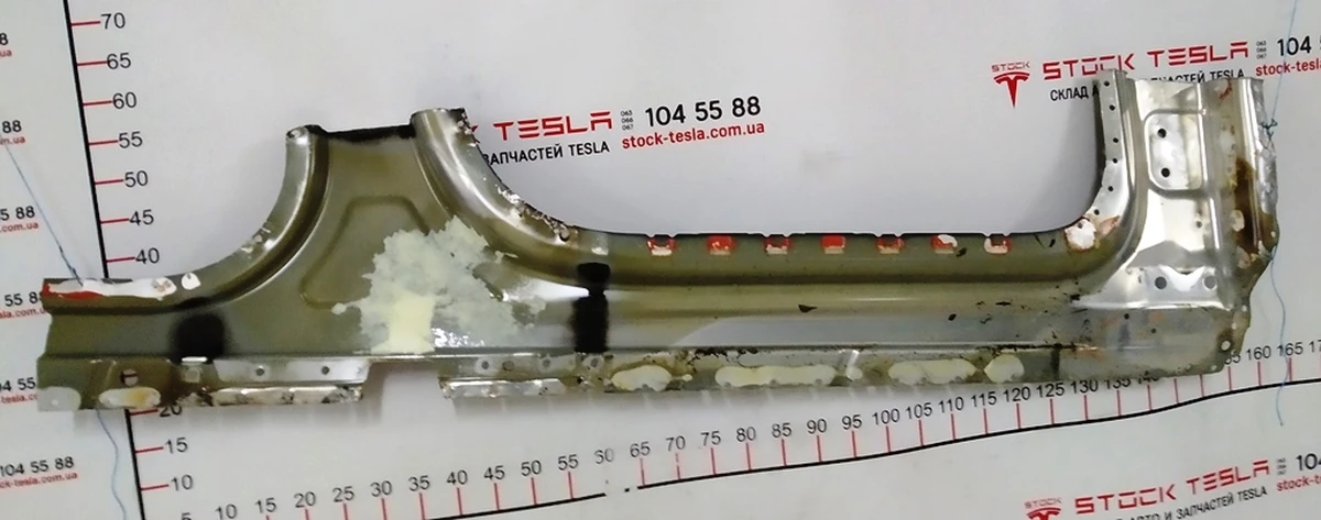 3 Кузовна панель (філя) порога стійок А/В (включно) ліва Tesla model X 1073192-S0-B