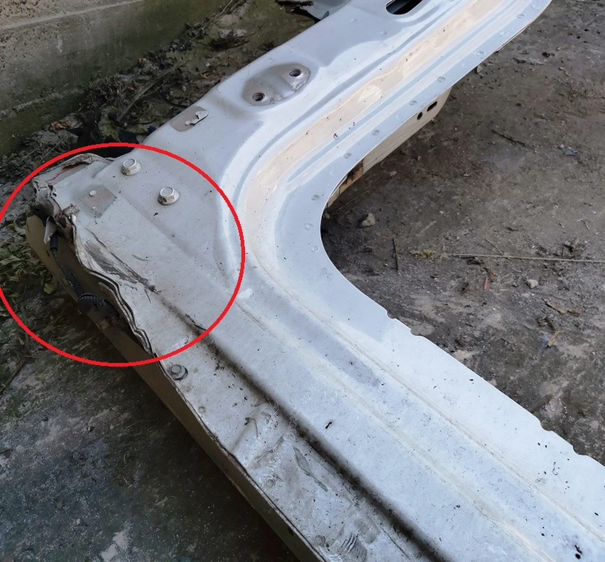 3 Кузовна панель (філя) стійок А/В ліва з ушкодженнями Tesla model X 1073192-S0-B