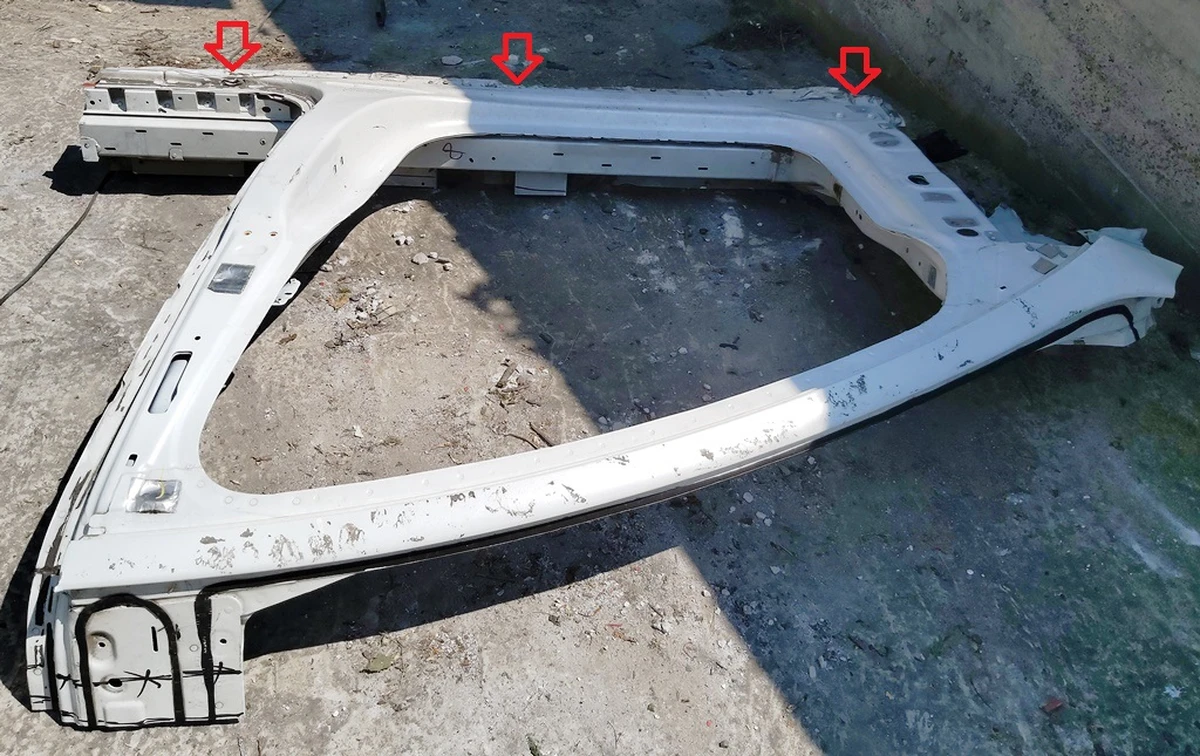 3 Кузовна панель (філя) стійок А/В ліва з ушкодженнями Tesla model X 1073192-S0-B