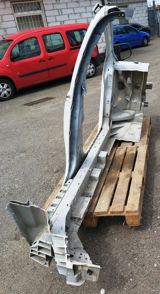 2 Кузов боковая часть левая A/B в сборе с лонжероном, стаканом и полкой крыла Tesla model X 1069415-S0-E