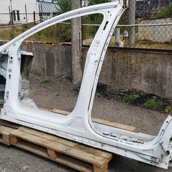 2 Кузов бічна частина ліва A/B у зборі з лонжероном, склянкою та полицею крила Tesla model X 1069415-S0-E