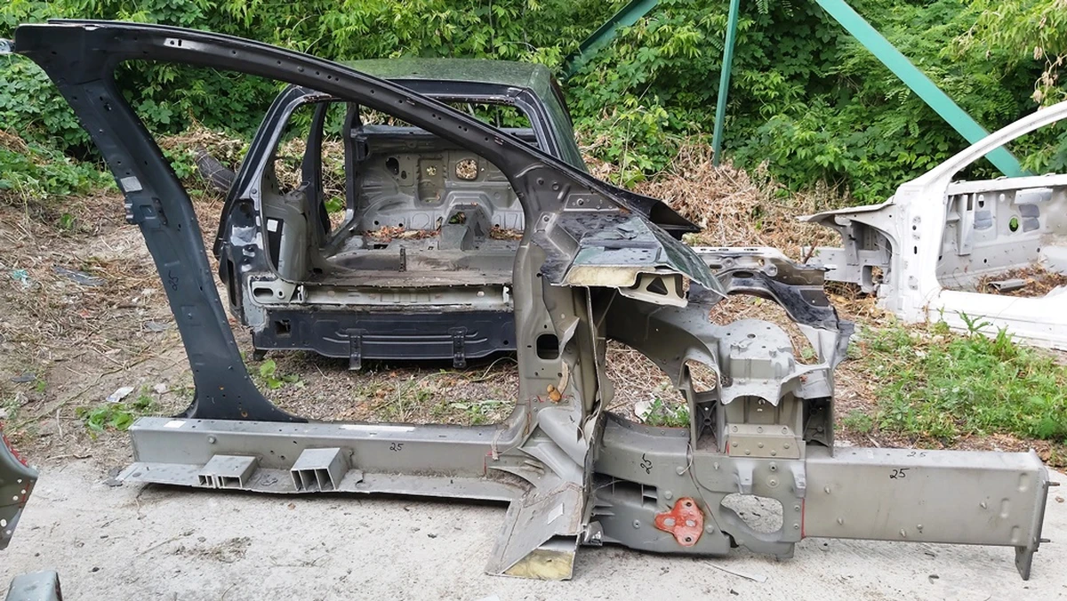 2 Body side part left A/B complete with side member, glass and wing shelf Tesla model X 1069415-S0-E