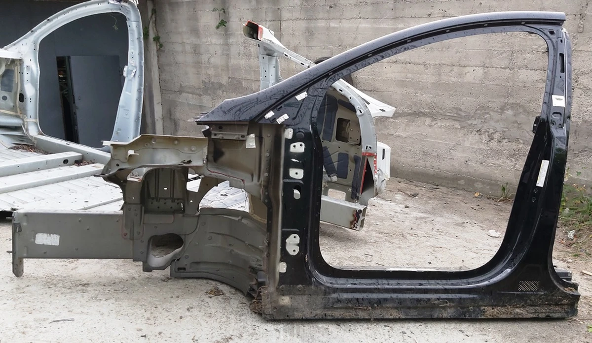 2 Body side part left A/B complete with side member, glass and wing shelf Tesla model X 1069415-S0-E