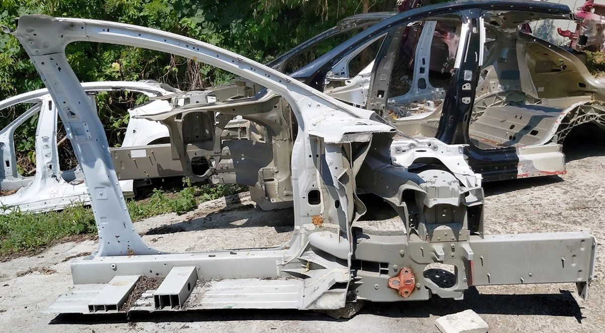 3 Кузов бічна частина ліва A/B у зборі з лонжероном, склянкою та полицею крила Tesla model X 1069415-S0-E