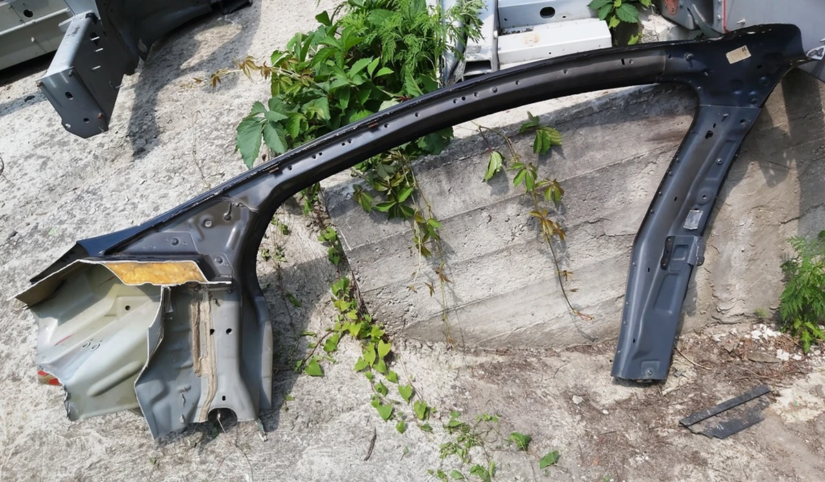 Кузовная панель стоек А/В правая верхняя частьTesla model X 1073193-S0-B