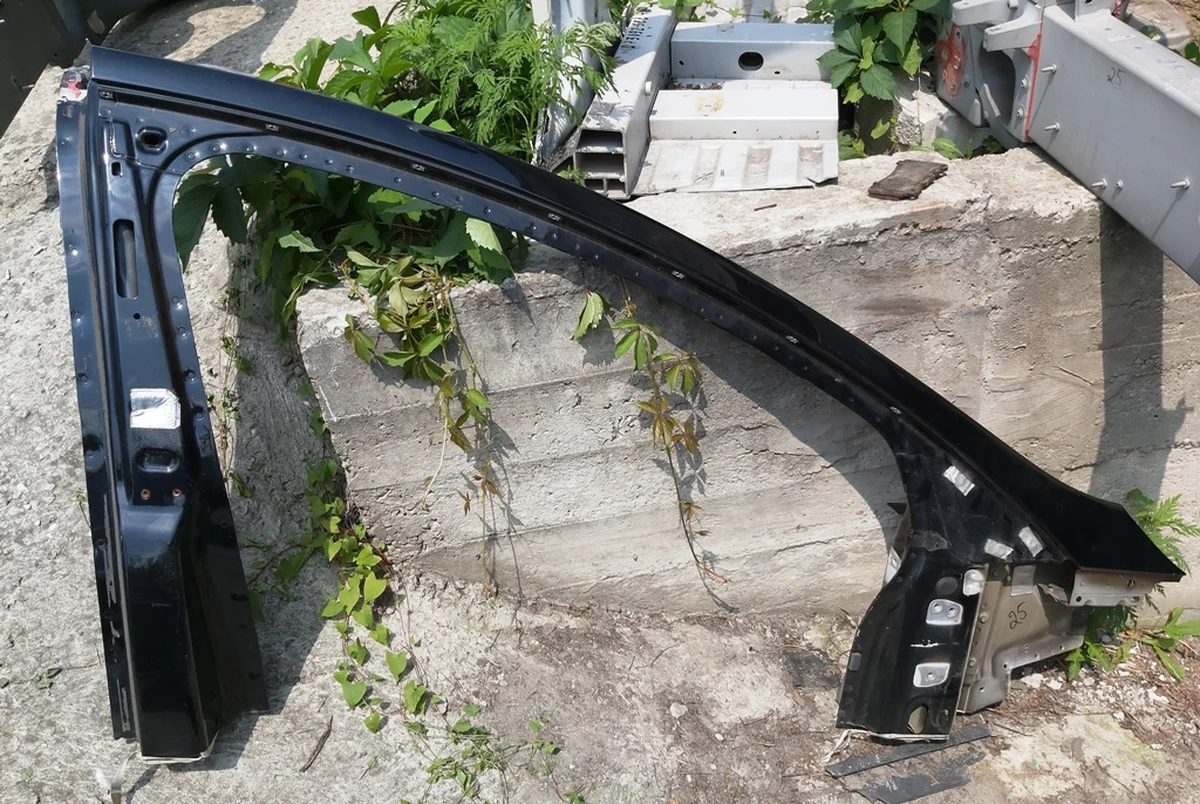 Кузовная панель стоек А/В правая верхняя частьTesla model X 1073193-S0-B