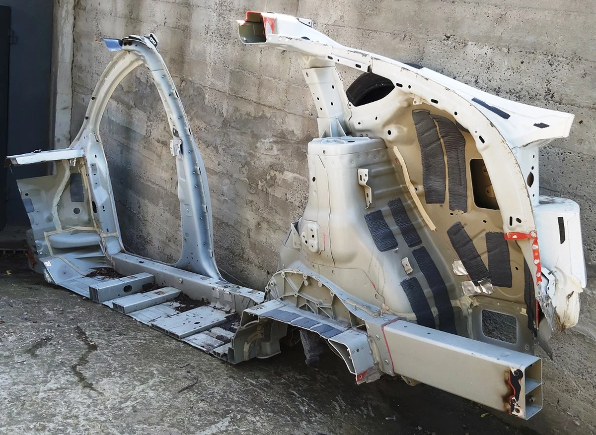 3 Кузов збоку права A/B/C Tesla model X 1073193-S0-B